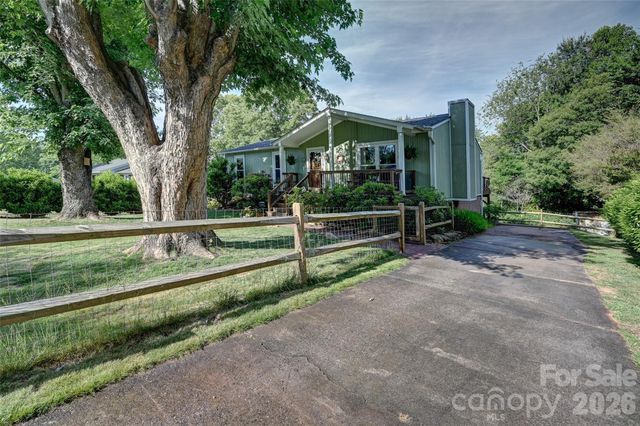 34 Knoll Ridge Drive, Asheville, NC 28804