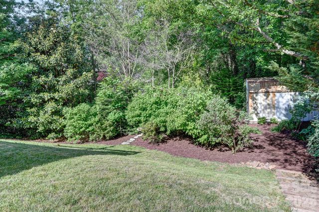 34 Knoll Ridge Drive, Asheville, NC 28804