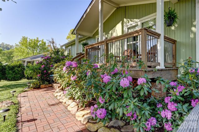 34 Knoll Ridge Drive, Asheville, NC 28804