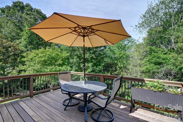 34 Knoll Ridge Drive, Asheville, NC 28804