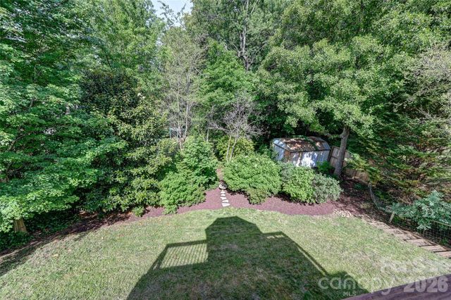 34 Knoll Ridge Drive, Asheville, NC 28804