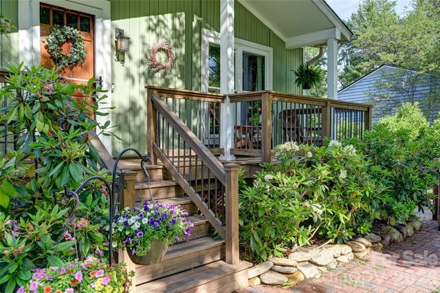 34 Knoll Ridge Drive, Asheville, NC 28804
