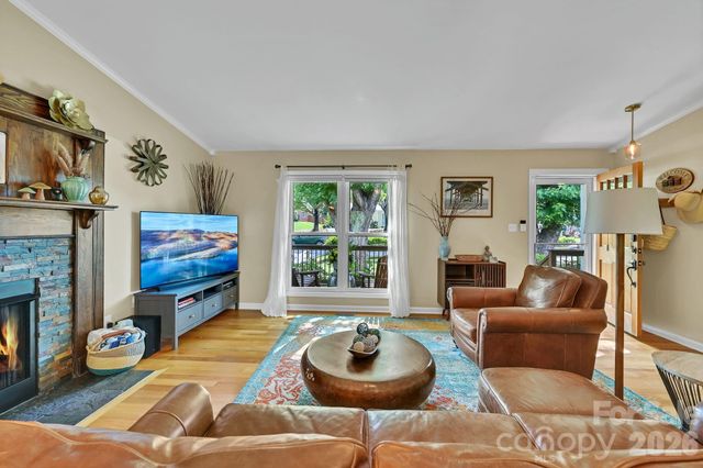 34 Knoll Ridge Drive, Asheville, NC 28804