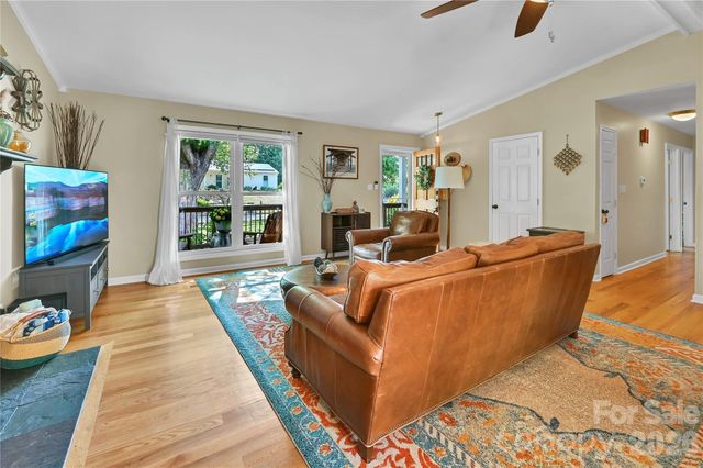 34 Knoll Ridge Drive, Asheville, NC 28804