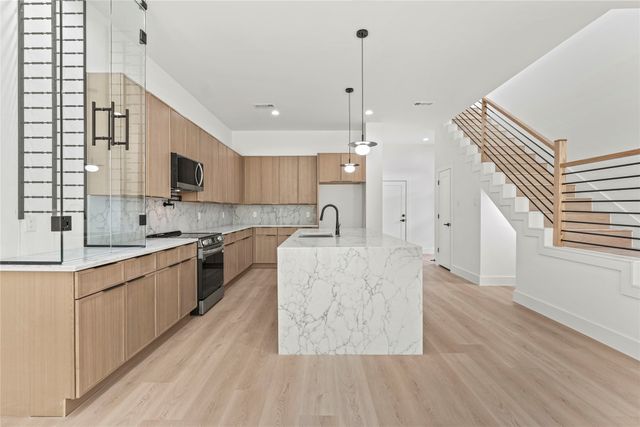 1908 Duluth Street, Dallas, TX 75212