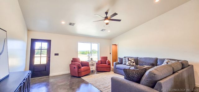 64 Reagan Drive, Eufaula, OK 74432