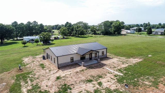 64 Reagan Drive, Eufaula, OK 74432
