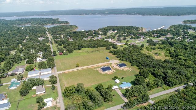 64 Reagan Drive, Eufaula, OK 74432