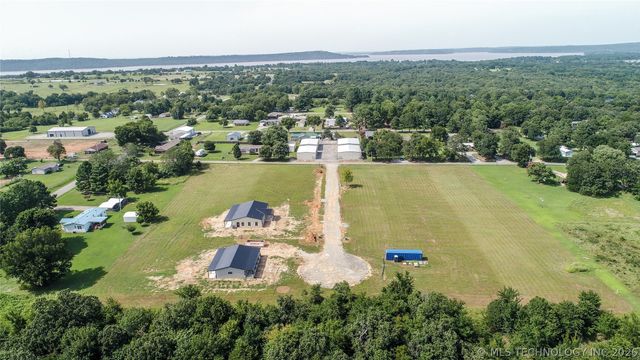 64 Reagan Drive, Eufaula, OK 74432