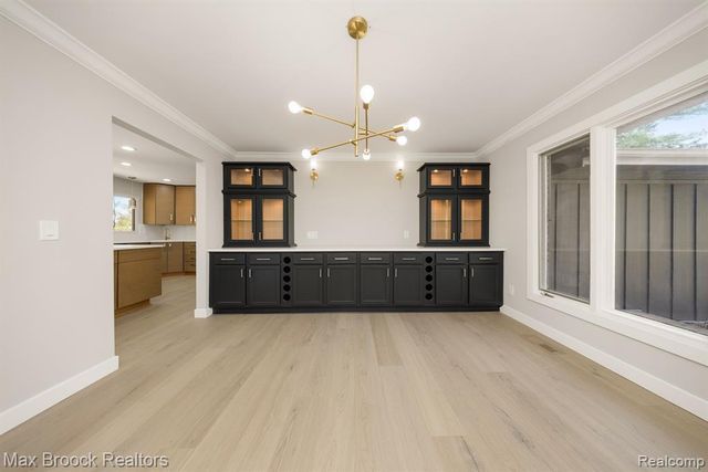 5240 Clarendon Crest Street, Bloomfield Hills, MI 48302