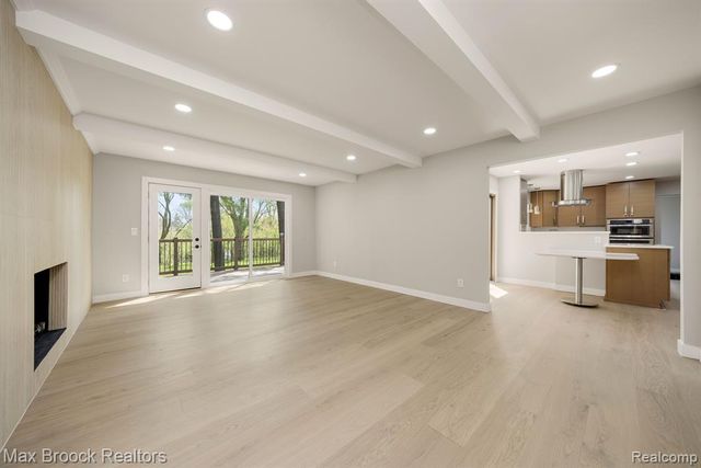 5240 Clarendon Crest Street, Bloomfield Hills, MI 48302