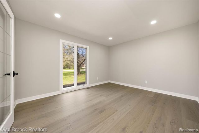 5240 Clarendon Crest Street, Bloomfield Hills, MI 48302
