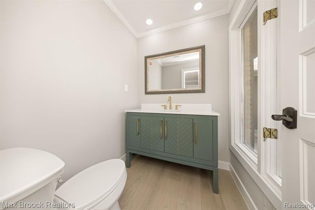 5240 Clarendon Crest Street, Bloomfield Hills, MI 48302