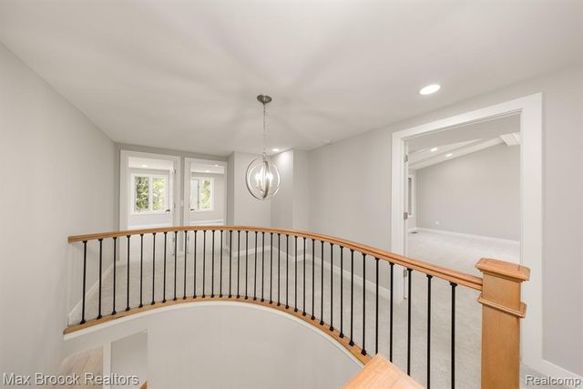 5240 Clarendon Crest Street, Bloomfield Hills, MI 48302