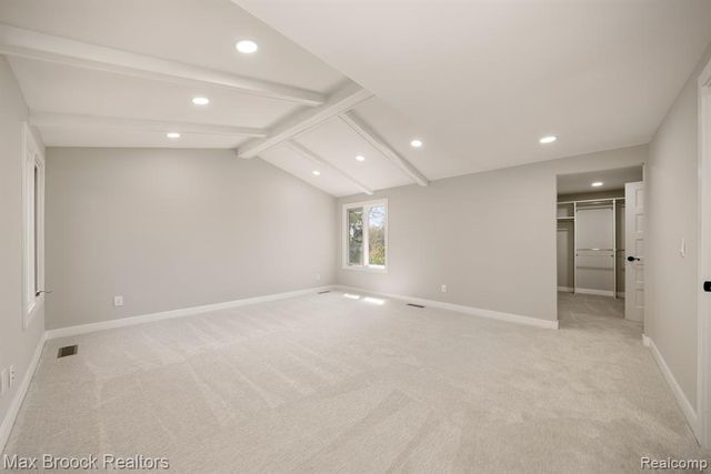 5240 Clarendon Crest Street, Bloomfield Hills, MI 48302