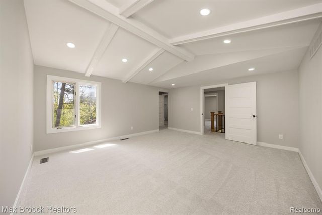 5240 Clarendon Crest Street, Bloomfield Hills, MI 48302