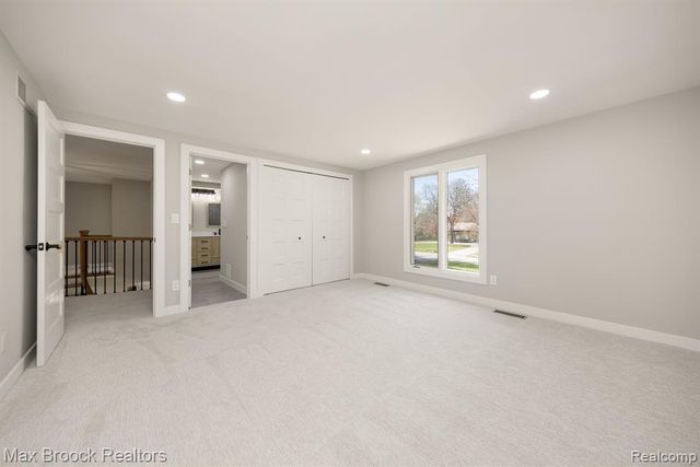 5240 Clarendon Crest Street, Bloomfield Hills, MI 48302