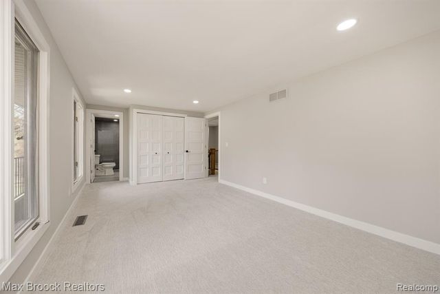 5240 Clarendon Crest Street, Bloomfield Hills, MI 48302