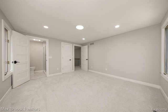 5240 Clarendon Crest Street, Bloomfield Hills, MI 48302