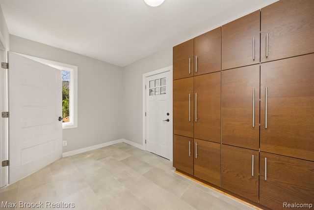 5240 Clarendon Crest Street, Bloomfield Hills, MI 48302