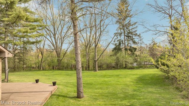5240 Clarendon Crest Street, Bloomfield Hills, MI 48302