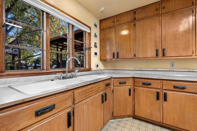 811 APPLETON ROAD, Menasha, WI 54952