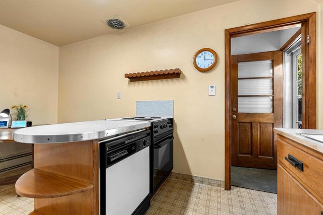 811 APPLETON ROAD, Menasha, WI 54952