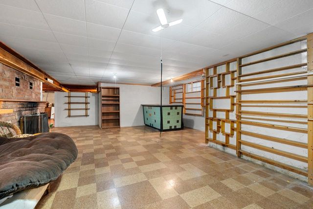 811 APPLETON ROAD, Menasha, WI 54952