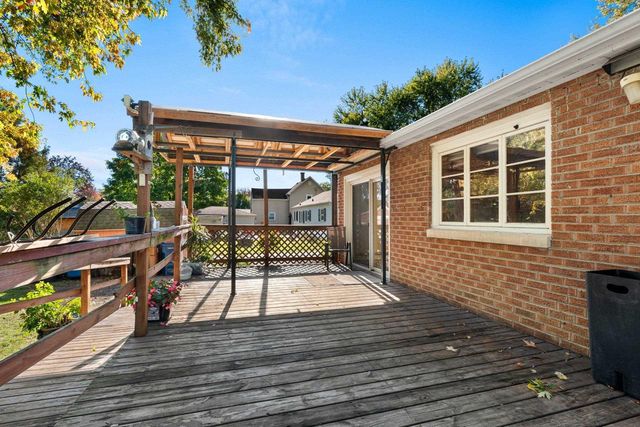 811 APPLETON ROAD, Menasha, WI 54952