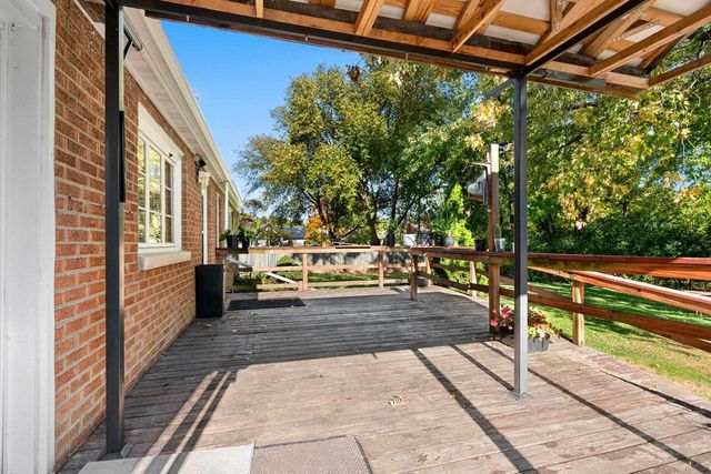 811 APPLETON ROAD, Menasha, WI 54952