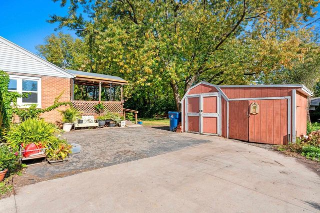 811 APPLETON ROAD, Menasha, WI 54952