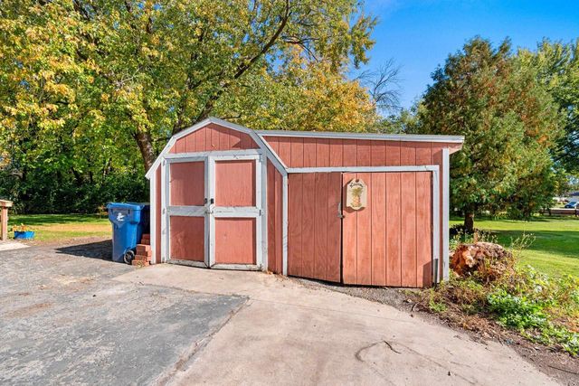 811 APPLETON ROAD, Menasha, WI 54952