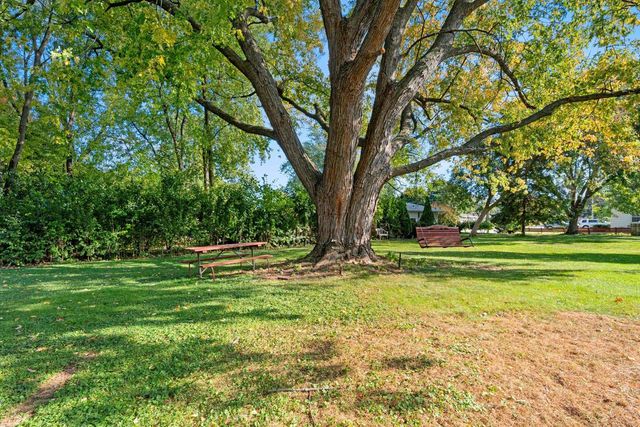 811 APPLETON ROAD, Menasha, WI 54952