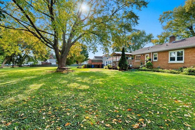 811 APPLETON ROAD, Menasha, WI 54952