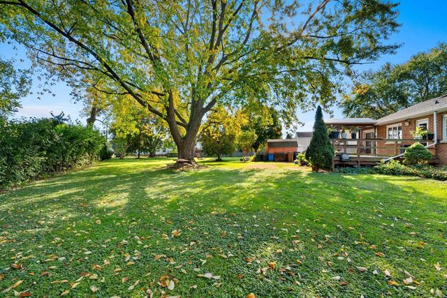 811 APPLETON ROAD, Menasha, WI 54952