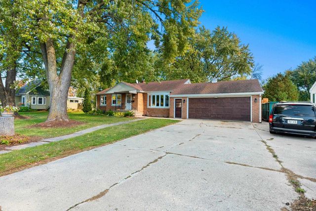 811 APPLETON ROAD, Menasha, WI 54952