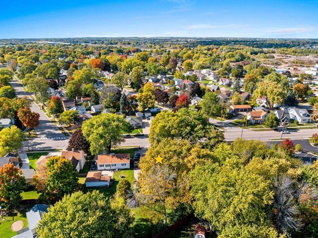 811 APPLETON ROAD, Menasha, WI 54952