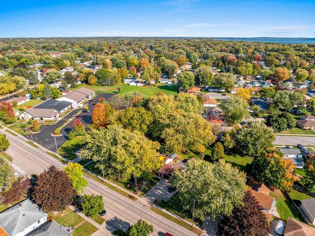 811 APPLETON ROAD, Menasha, WI 54952