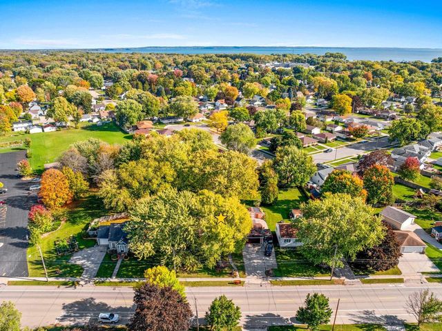 811 APPLETON ROAD, Menasha, WI 54952