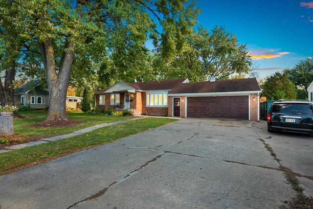 811 APPLETON ROAD, Menasha, WI 54952