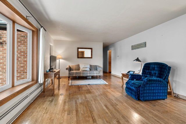 811 APPLETON ROAD, Menasha, WI 54952