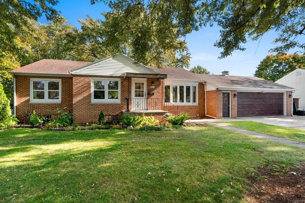 811 APPLETON ROAD, Menasha, WI 54952