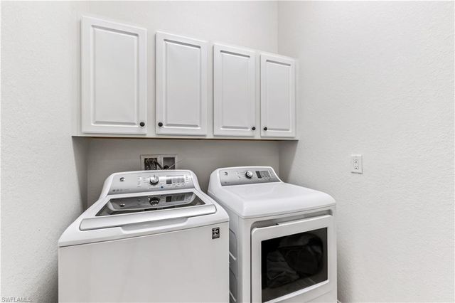 28111 Wicklow CT, Bonita Springs, FL 34135