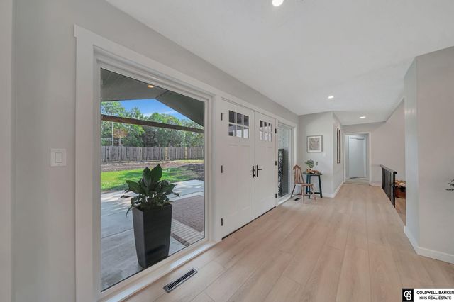 2505 S 70th Street, Lincoln, NE 68506