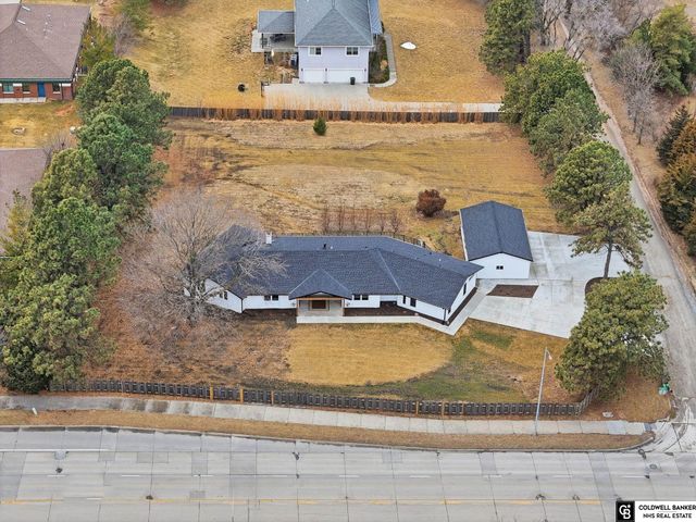 2505 S 70th Street, Lincoln, NE 68506