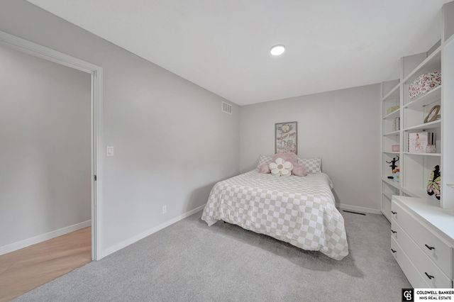 2505 S 70th Street, Lincoln, NE 68506