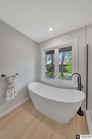 2505 S 70th Street, Lincoln, NE 68506