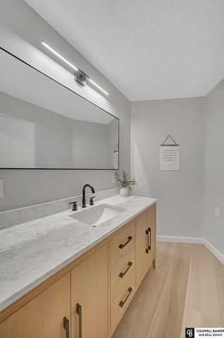 2505 S 70th Street, Lincoln, NE 68506