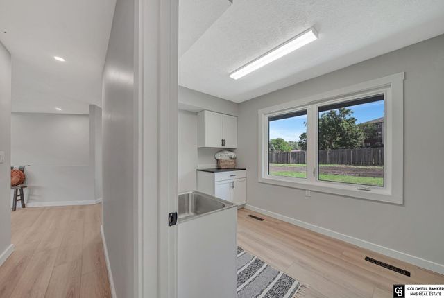 2505 S 70th Street, Lincoln, NE 68506