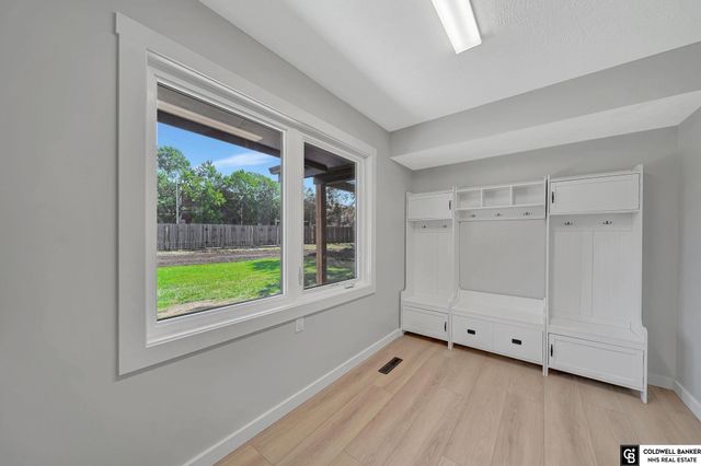 2505 S 70th Street, Lincoln, NE 68506